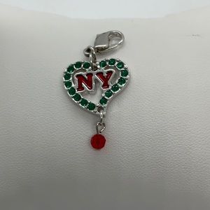 NEW without tag SWAROVSKI NEW YORK ROCKEFELLER CHARM